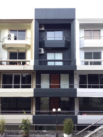 NAK112โฮมออฟฟิศให้เช่า  อยู่บนถนนเอกมัย
