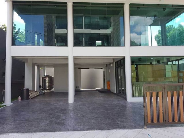 Office for Rent with elevator on Thonglor images 3