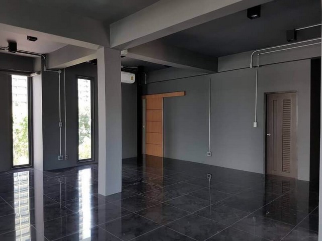 Office for Rent with elevator on Thonglor images 5