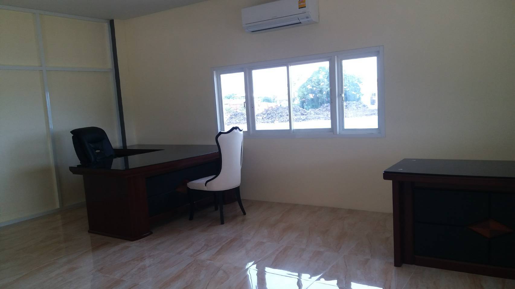      โกดังให้เช่า บางปูเมืองสมุทรปราการ 1,200 ตรม พร้อมแอร์ รูปที่ 1