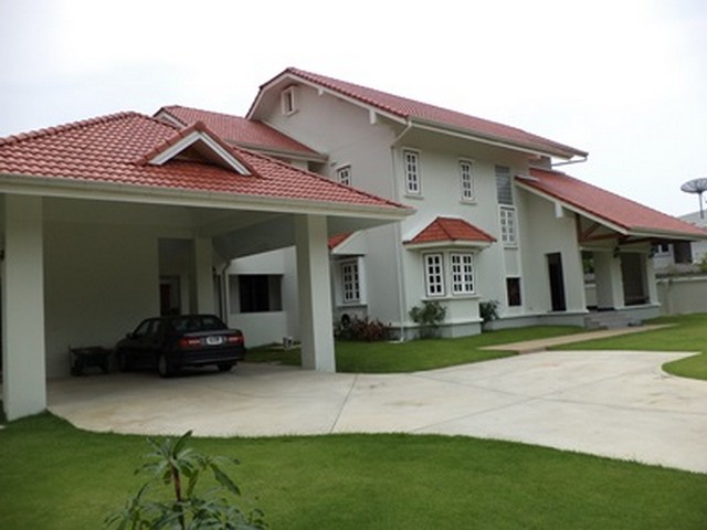บ้านให้เช่า พระโขนง เป็นบ้าน 2 ชั้น  มีห้องครัว ห้องรับแขก