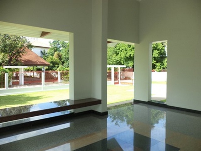 บ้านให้เช่า พระโขนง เป็นบ้าน 2 ชั้น  มีห้องครัว ห้องรับแขก รูปที่ 4