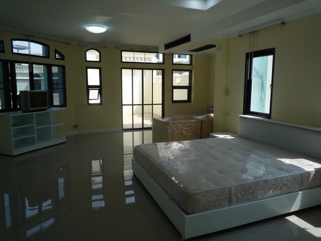 บ้านค่ายปราสาทสุขุมวิท ใกล้รถไฟฟ้าอโศกและรถไฟฟ้า 