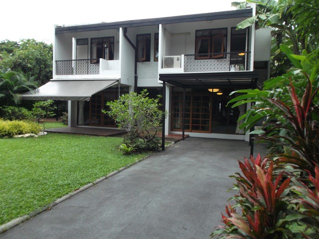 บ้านเดี่ยวให้เช่าย่านสุขุมวิท ในบรรากาศส่วนตัวพร้อมสระว่ายน้ำ รูปที่ 1
