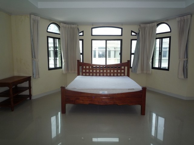   Townhouse for rent  Sukhumvit 23 images 3