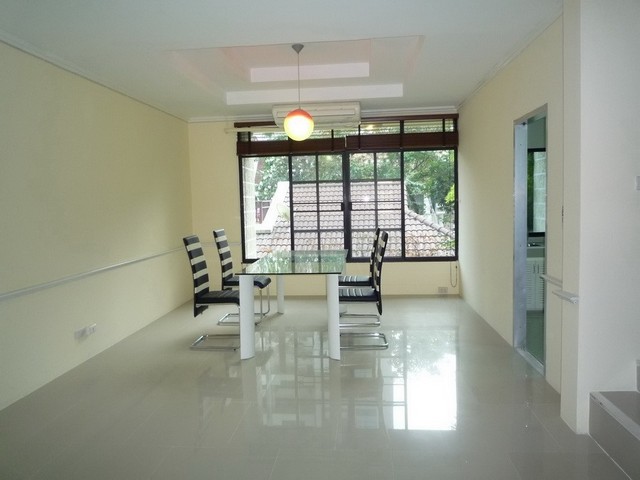   Townhouse for rent  Sukhumvit 23 images 6