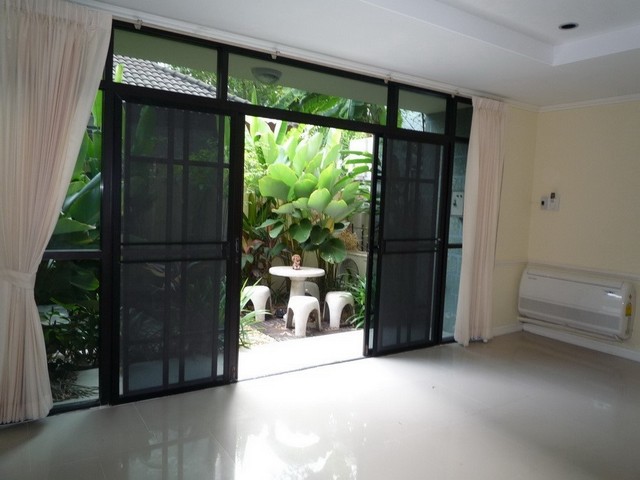   Townhouse for rent  Sukhumvit 23 images 10
