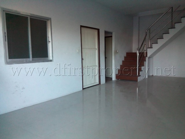   โรงงาน โกดัง ให้เช่าย่านคลองหลวงมี รง4  800 ตรม พร้อมออฟฟิส