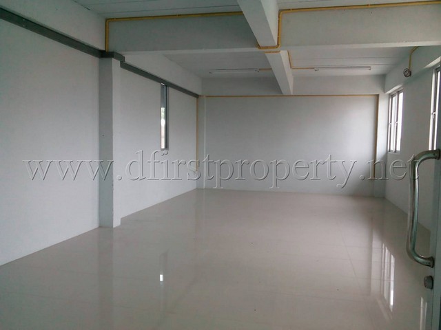 Warehouse for rent Lamlukka  850 sqm. images 1