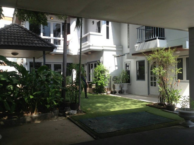 บ้านเดี่ยวให้เช่าย่านสุขุมวิท สามารถทำสปาได้